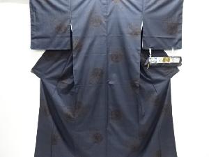 未使用品　仕立て上がり　南天模様織り出し本場泥大島紬着物(5マルキ)